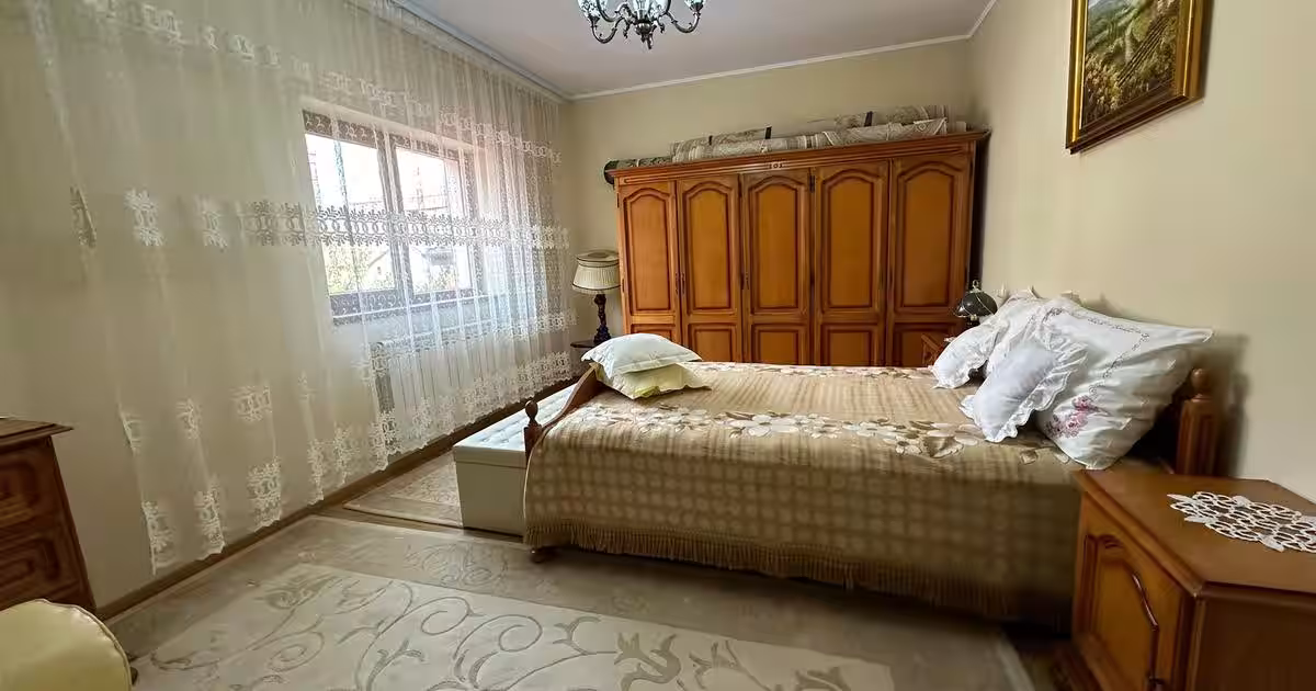 Casă 170 mp cu 7 camere în Chiajna