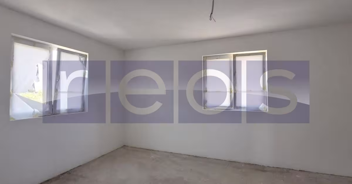 Casă cu 7 camere în Crângu