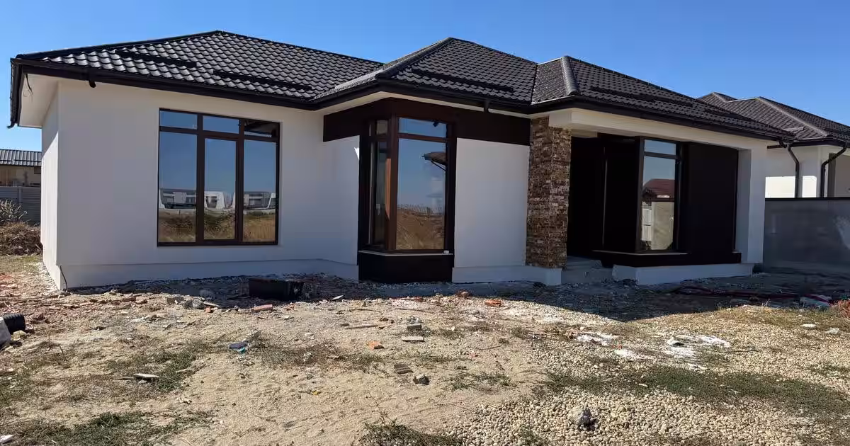 Casă 120 mp cu 4 camere în Domnești
