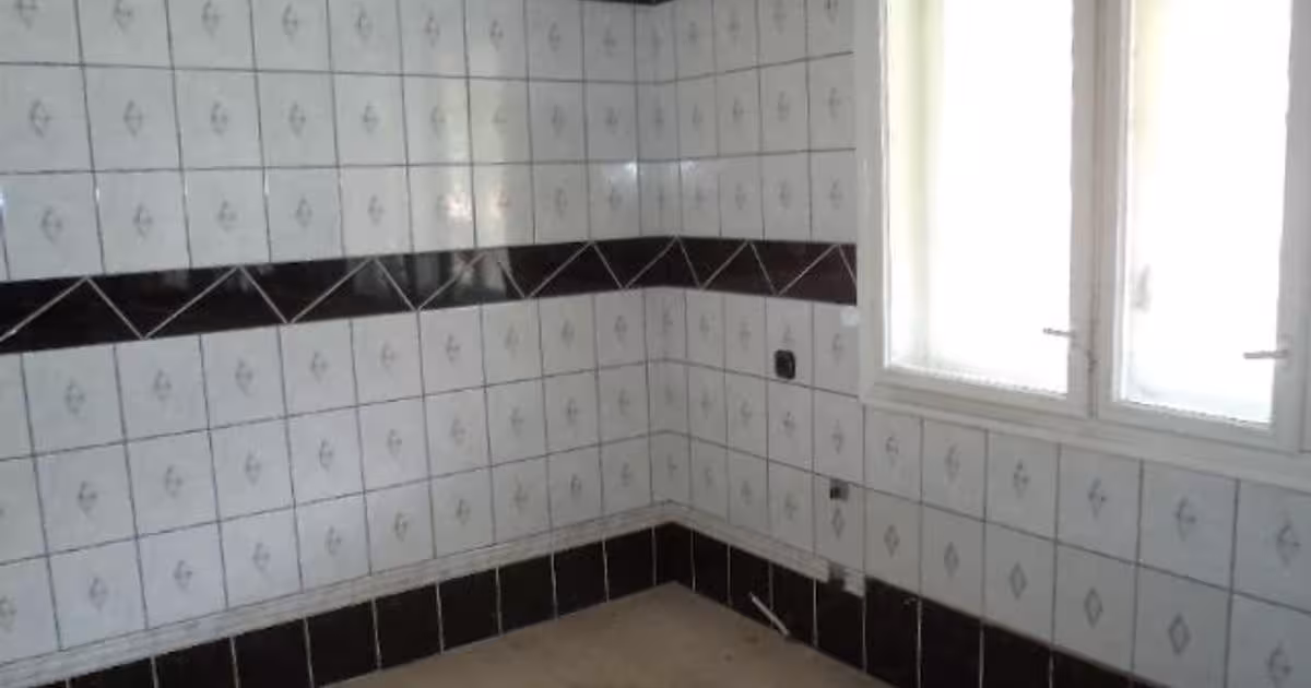 Casă 586 mp cu 6 camere în Fundu Moldovei
