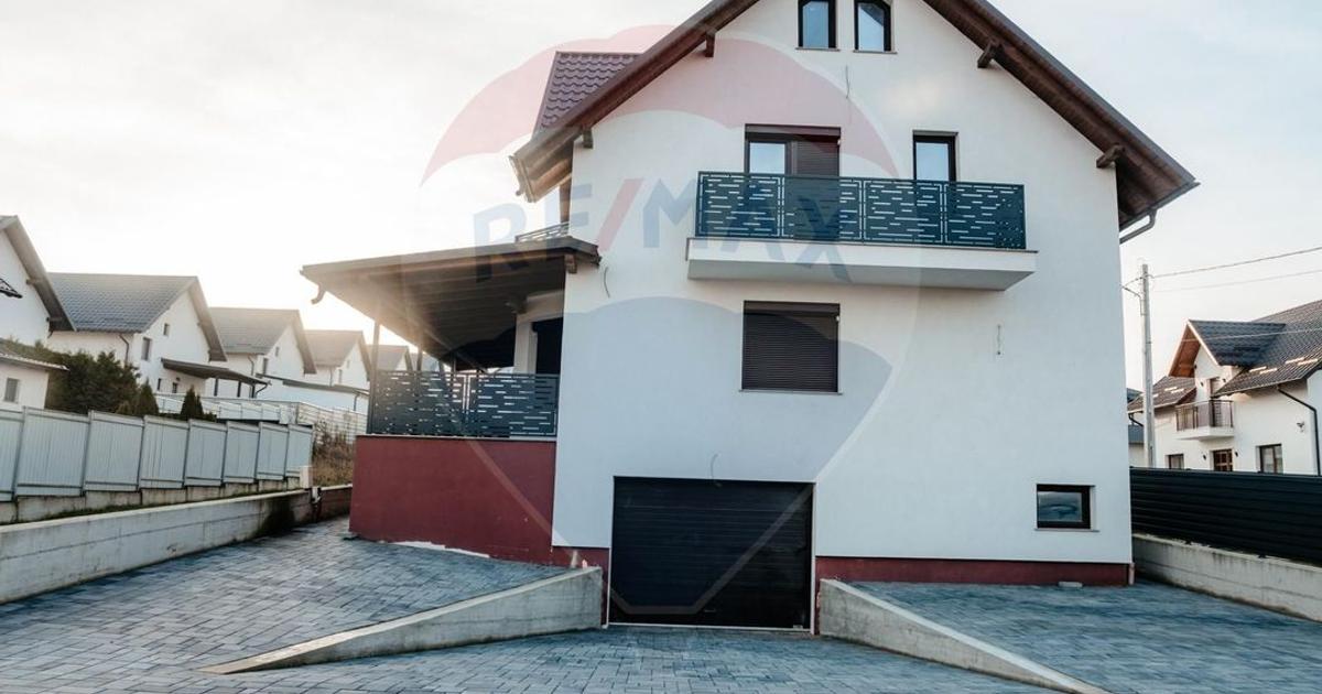 Casă 135 mp cu 4 camere în Ipotești