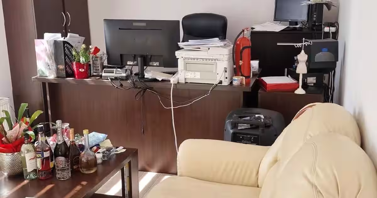 Casă 581 mp cu 8 camere în Izvoare (Dumbrava Roșie)
