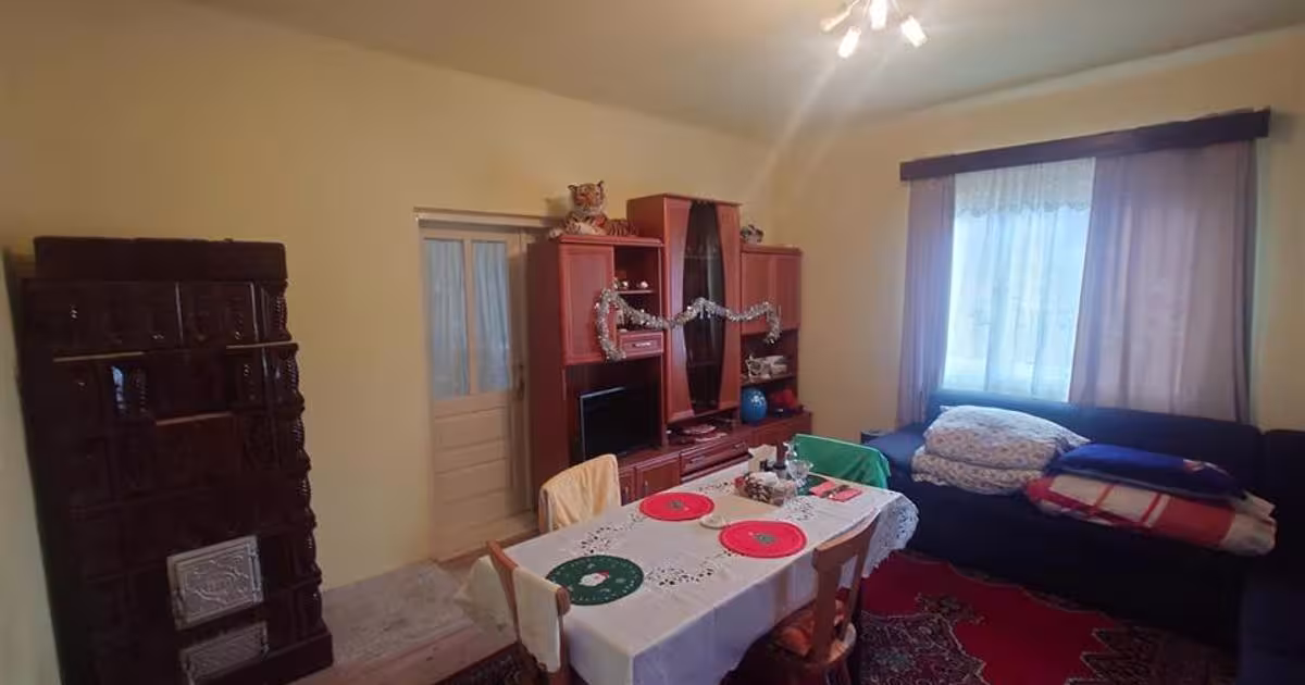 Casă cu 3 camere în Luncoiu de Jos