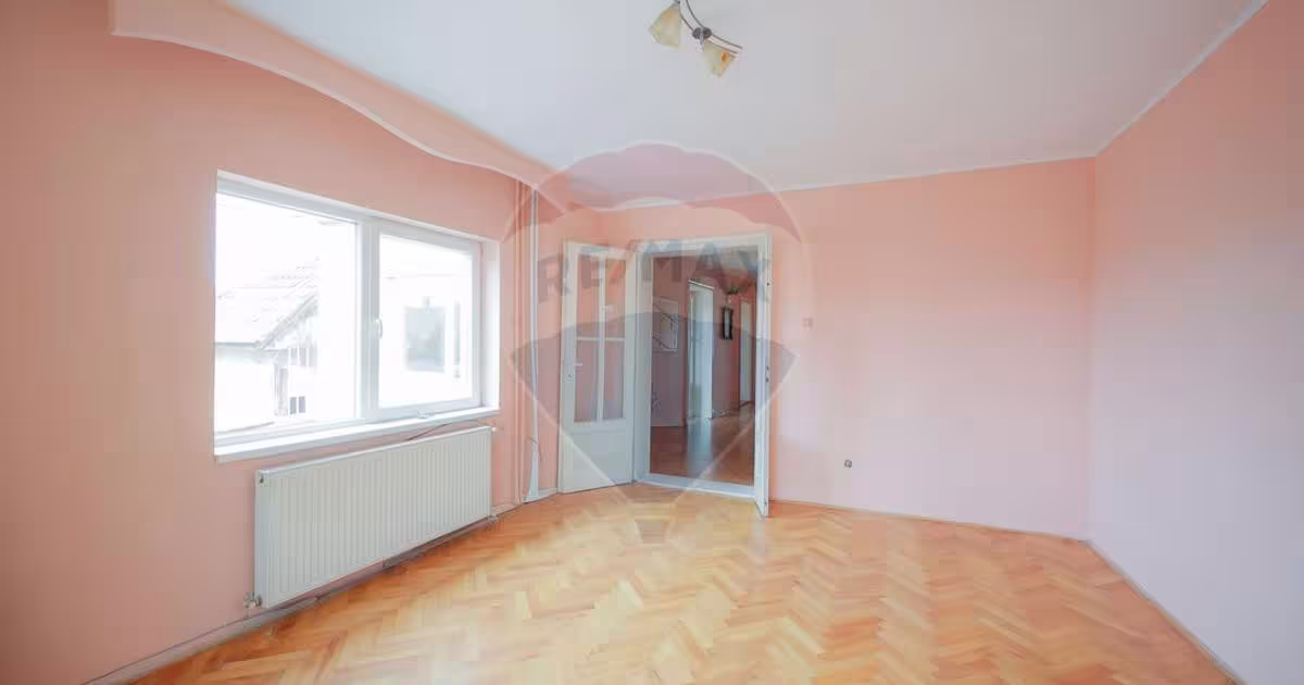 Casă cu 8 camere în zona Iosia, Oradea