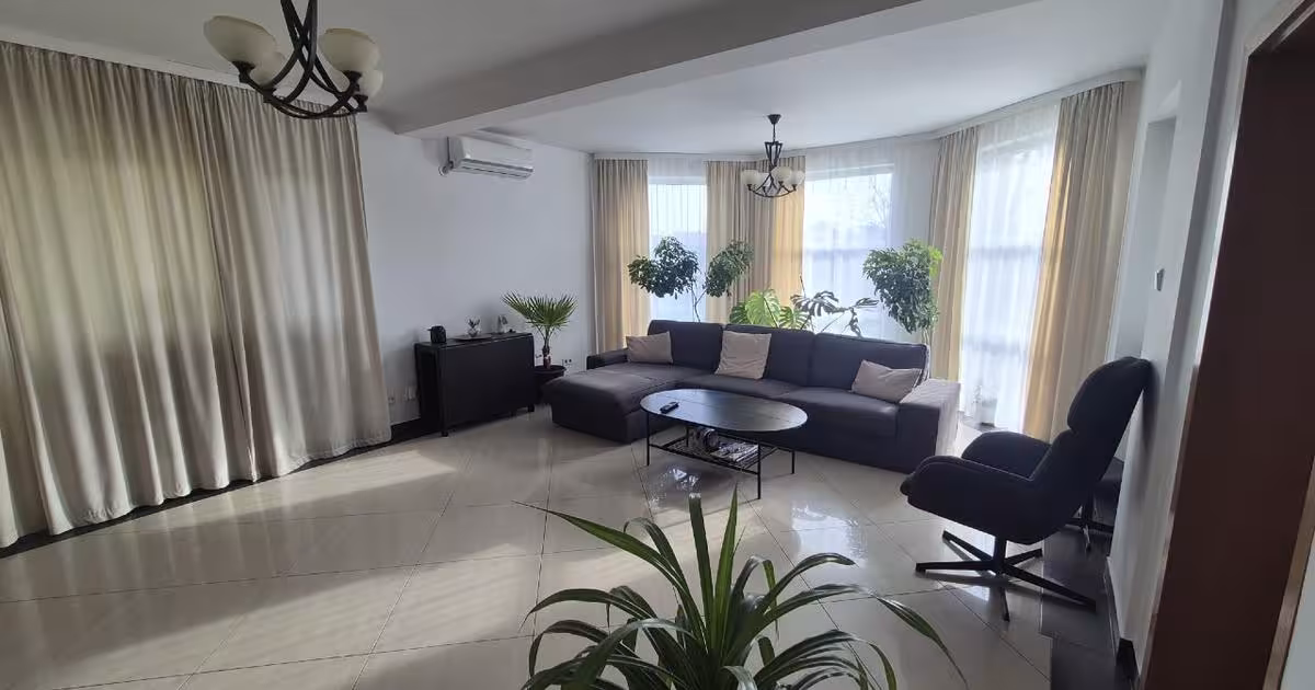 Casă 620 mp cu 5 camere în zona Central, Orăștie