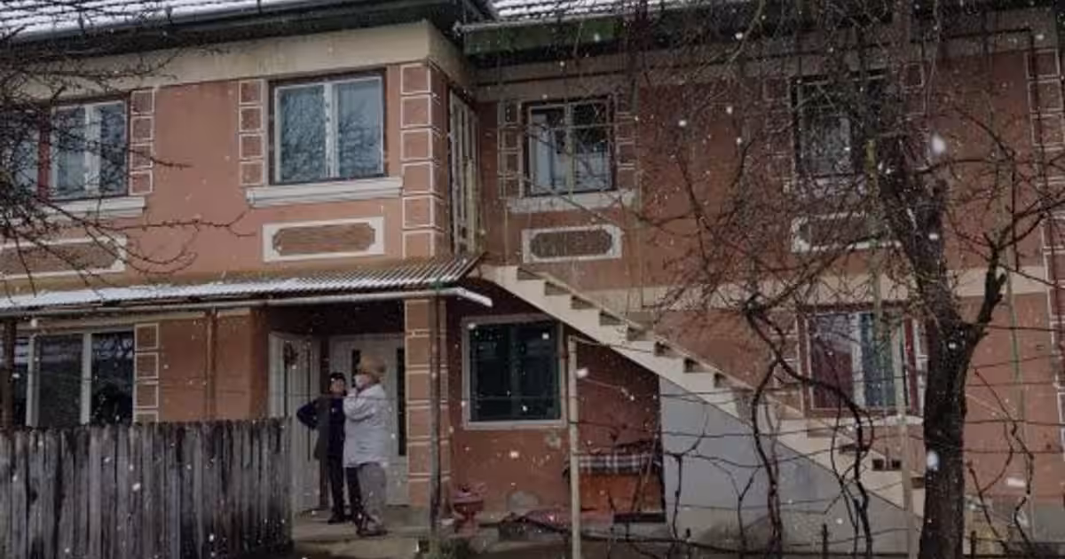 Vand casa cu etaj P+E,in centrul comunei Madarasi.