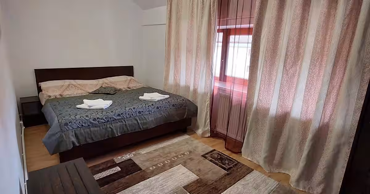 Casă 1,200 mp cu 15 camere în zona Sărata, Piatra-Neamț