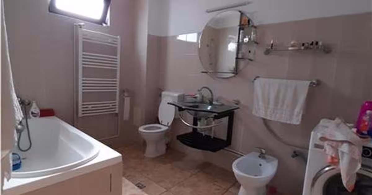 Casă 110 mp cu 4 camere în zona 8 Martie, Ploiești