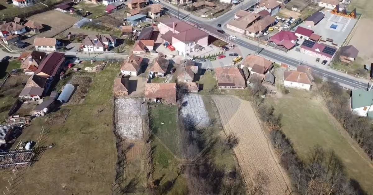 Casă cu 3 camere în Sânmihaiu Almașului