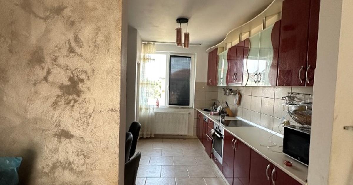 Casa situată în spatele primăriei aproape de centru