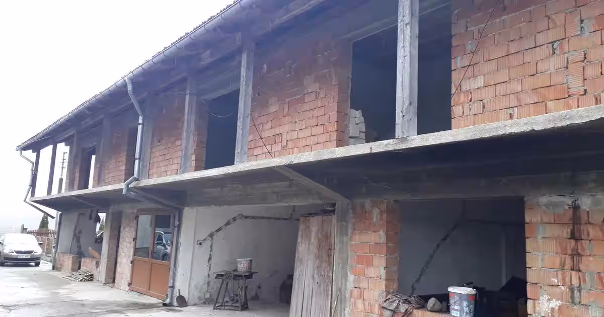 Casă 500 mp cu 7 camere în Săpânța