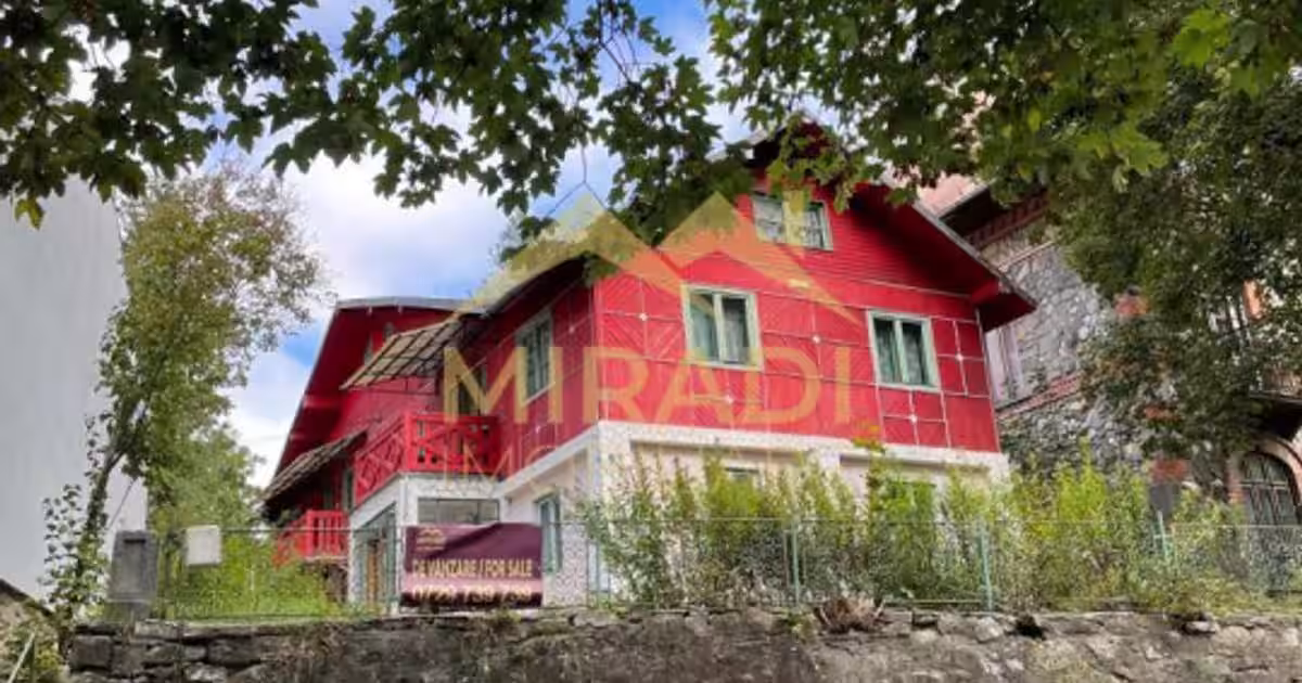 Casă 180 mp cu 7 camere în Sinaia
