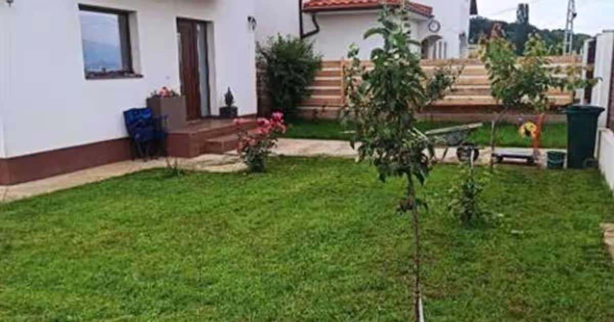 Casă 140 mp cu 4 camere în Strejnicu