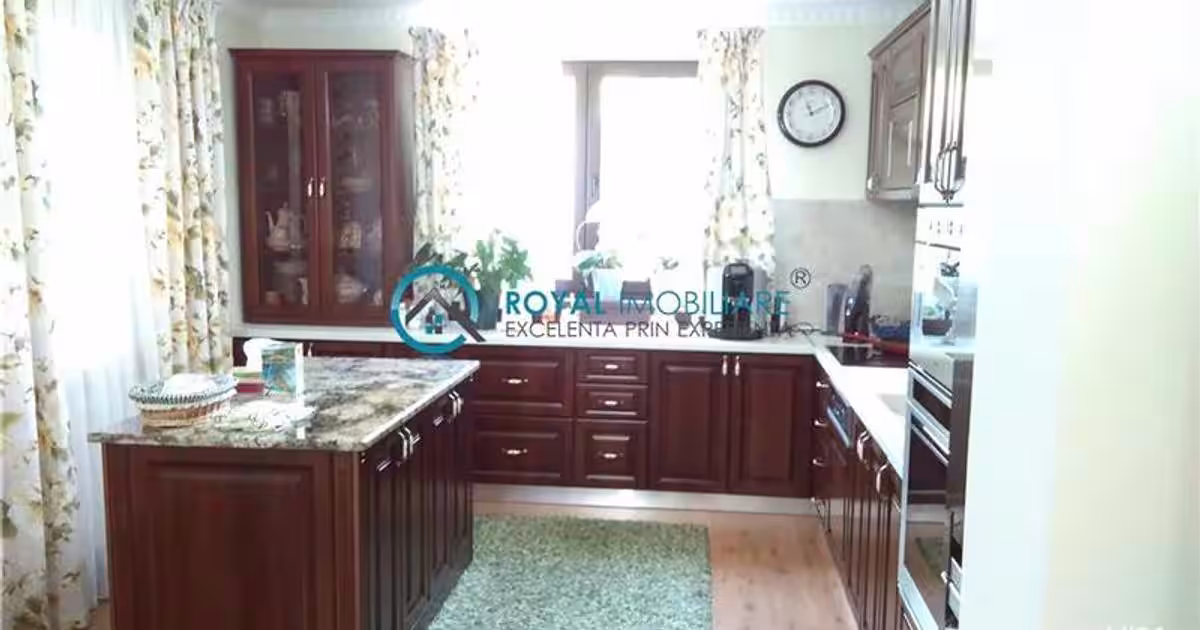 Casă 300 mp cu 8 camere în Strejnicu