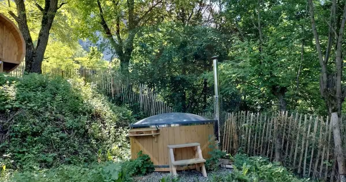 Casă de vacanță deosebită cu ciubăr si saună - natura si relaxare