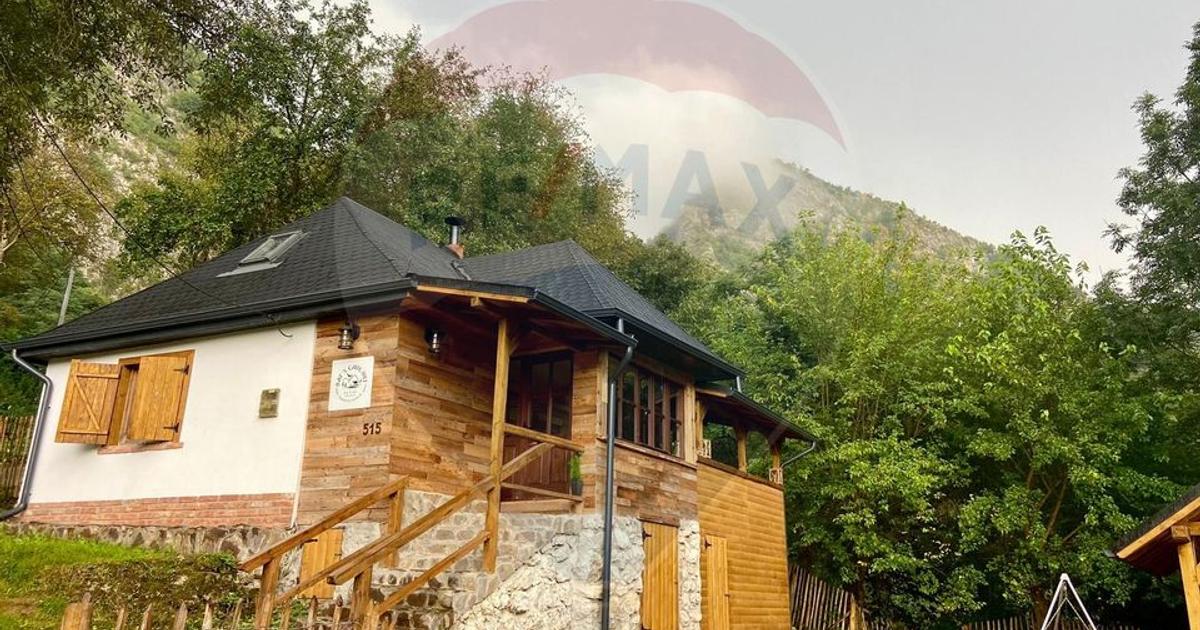 Casă de vacanță deosebită cu ciubăr si saună - natura si relaxare
