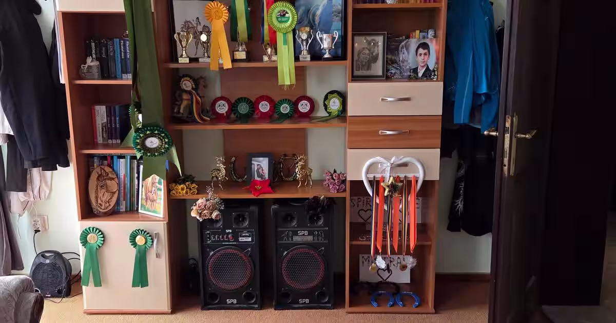 Vand in Unirii,casa cu etaj,5 camere singur in curte strada Marului,teren 1960mp