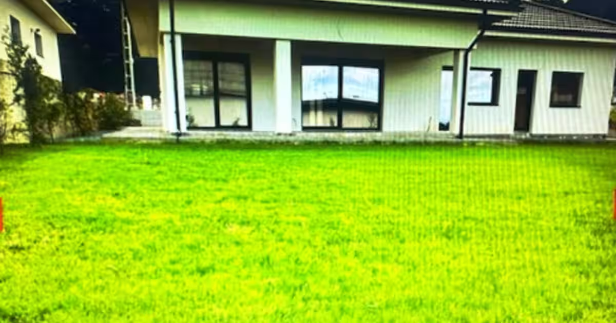 APA SARATA casa deosebita 300mp cu 2 garaje si 8ari teren!