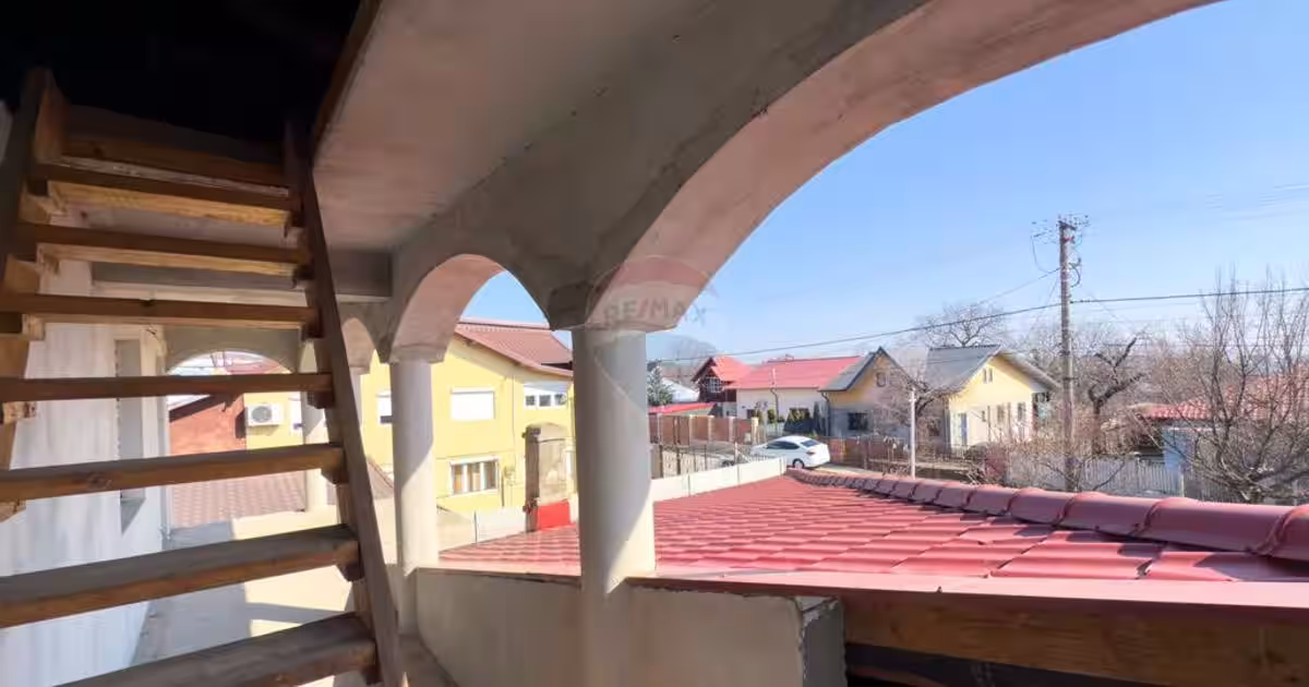 Casă / Vilă cu 8 camere de vânzare în zonă centrală - Urlati