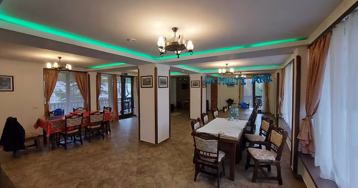 Casă 7,627 mp cu 24 camere în Vatra Moldoviței