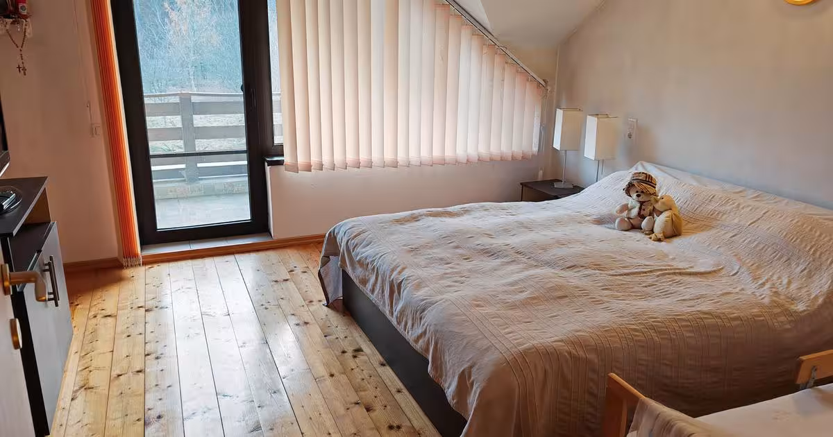Casă 140 mp cu 4 camere în Vulcan
