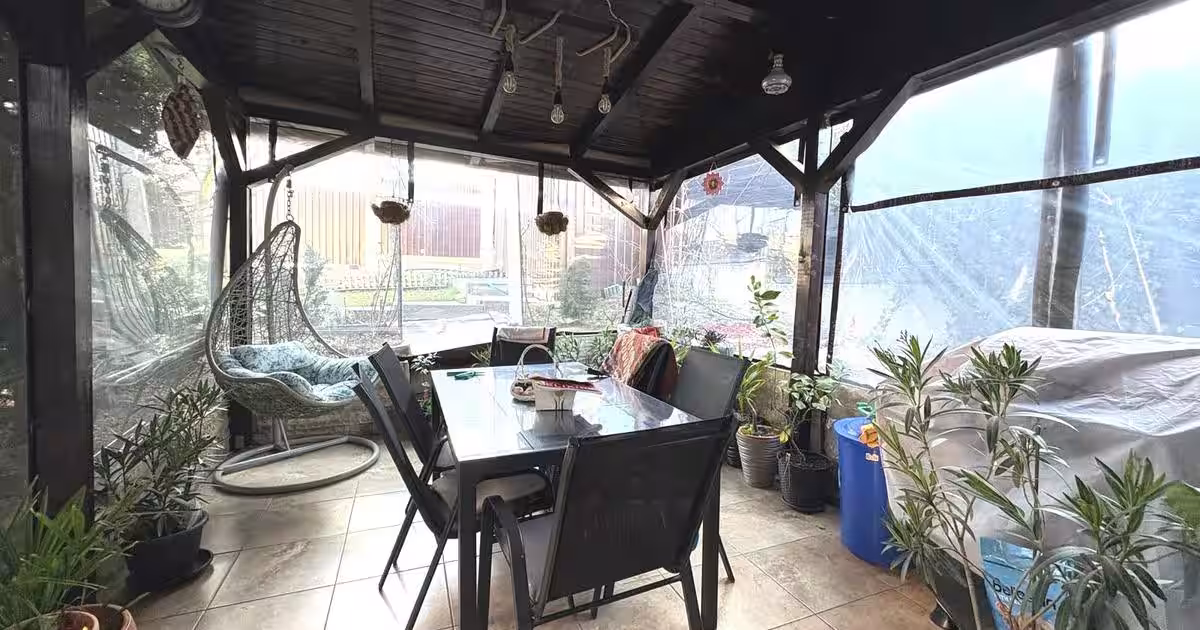 Casa 270mp cu 5 ari teren zona- Sarmas mobilata utilata 269.000eur neg