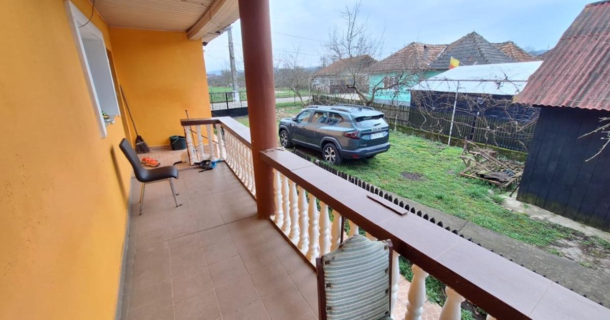 Casă individuală 900 mp cu 3 camere în Agrij