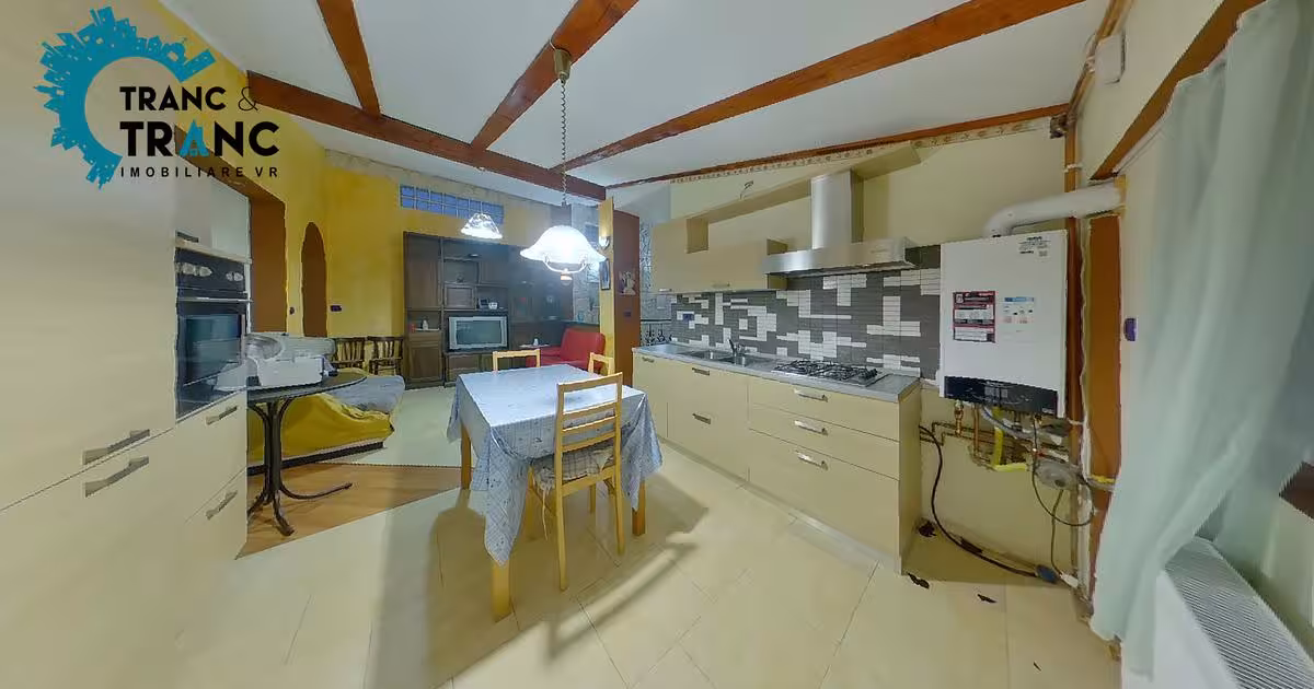 Casă individuală 350 mp cu 8 camere în zona Central, Arad