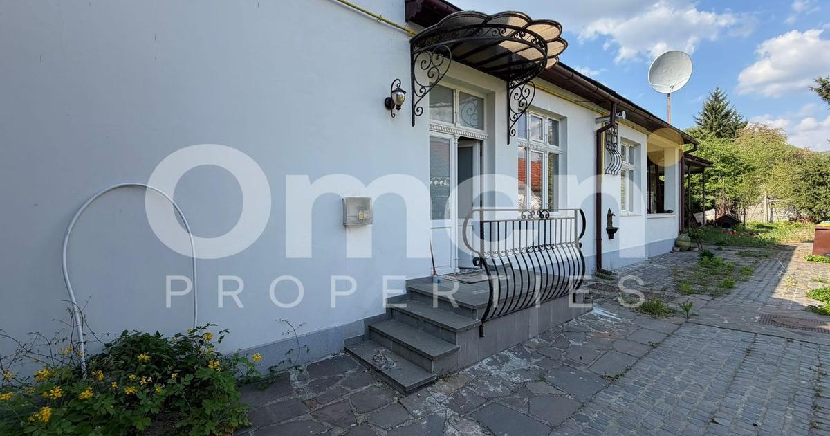 Casa renovata cu curte pentru inchiriere, zona Centrul Vechi