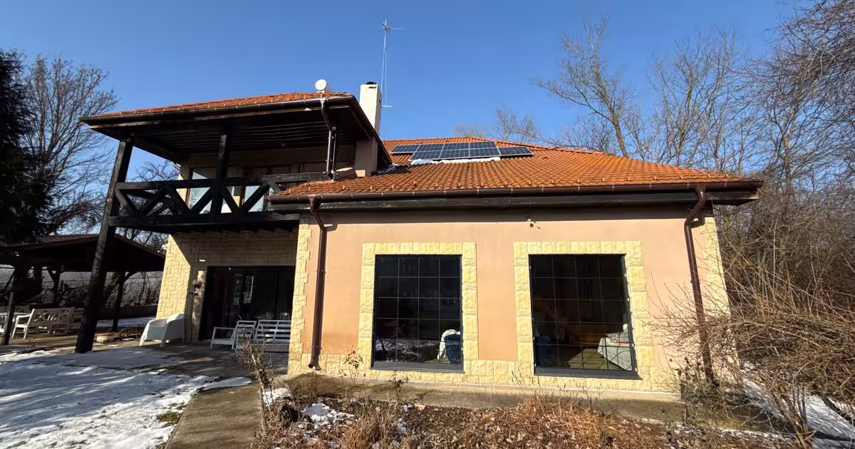 Casă individuală cu 5 camere în Bălteni
