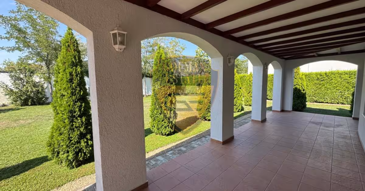 Casă individuală 350 mp cu 4 camere în zona Nord, Mamaia-Sat
