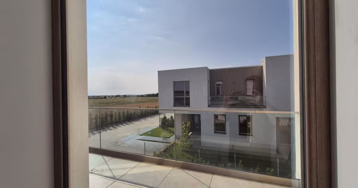 Casă individuală 157 mp cu 5 camere în Ostratu