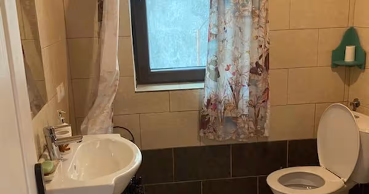 Casă individuală 95 mp cu 2 camere în Sadu
