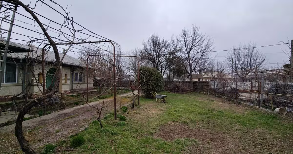 Casă individuală cu 5 camere în Amara