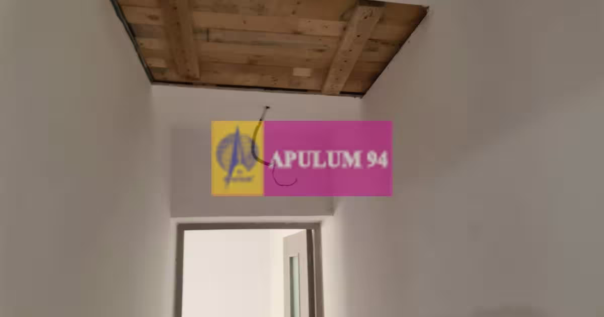 Casă individuală 80 mp cu 2 camere în zona Central, Azuga