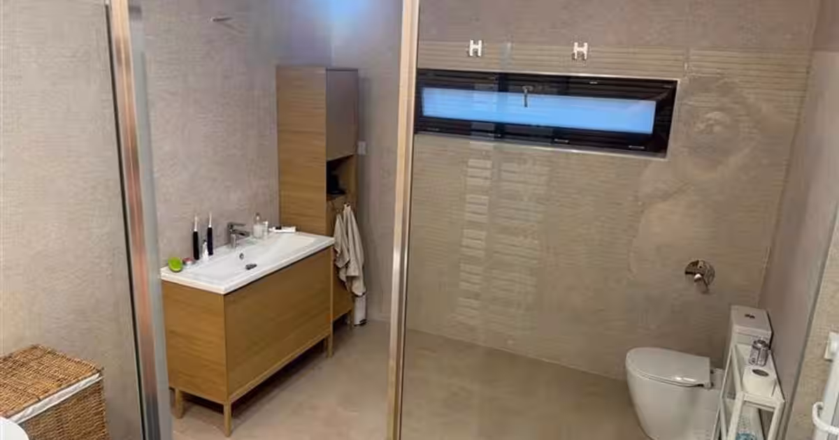 Casă individuală 200 mp cu 4 camere în Băicoi