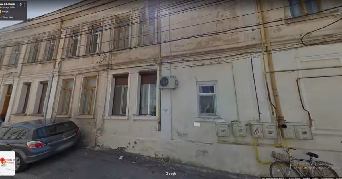 Casă individuală 38 mp cu 2 camere în zona Central, Brăila