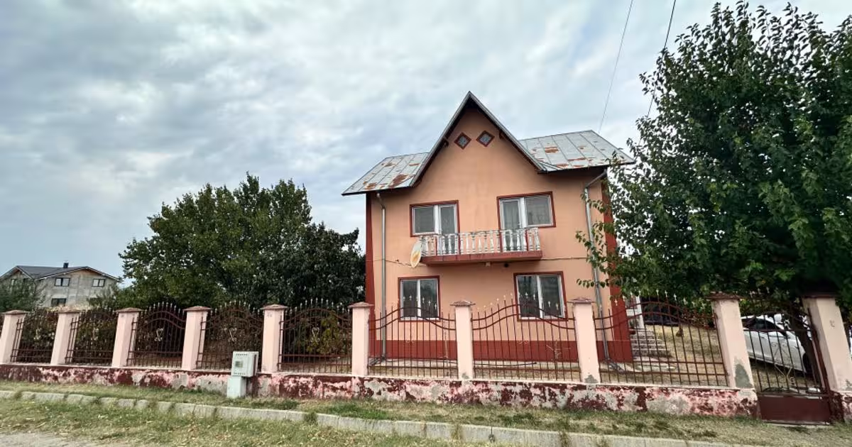 Casă individuală 155 mp cu 5 camere în Brătășanca