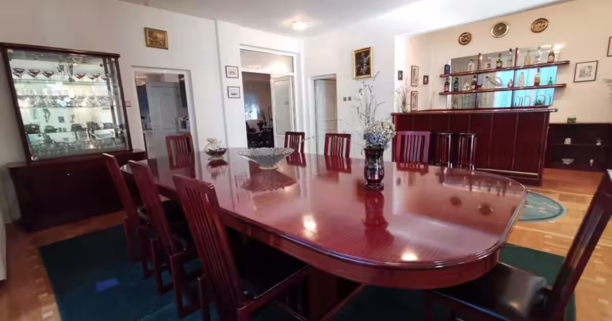 Casă individuală cu 10 camere în Breaza de Sus