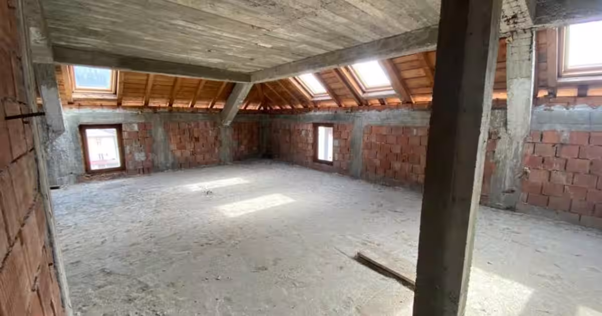 Casă individuală 591 mp cu 8 camere în Bușteni