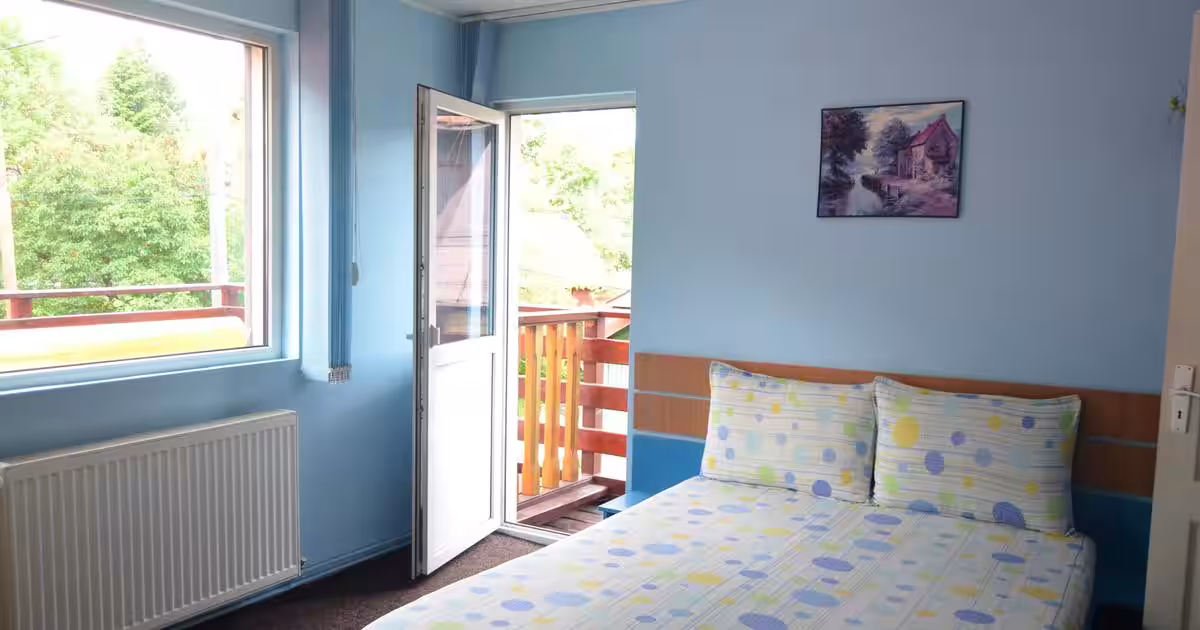 Casă individuală 250 mp cu 11 camere în Bușteni