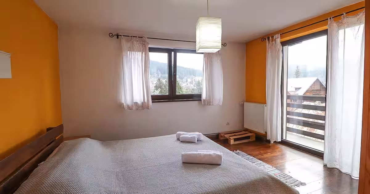 Casă individuală cu 8 camere în zona Poiana Țapului, Bușteni