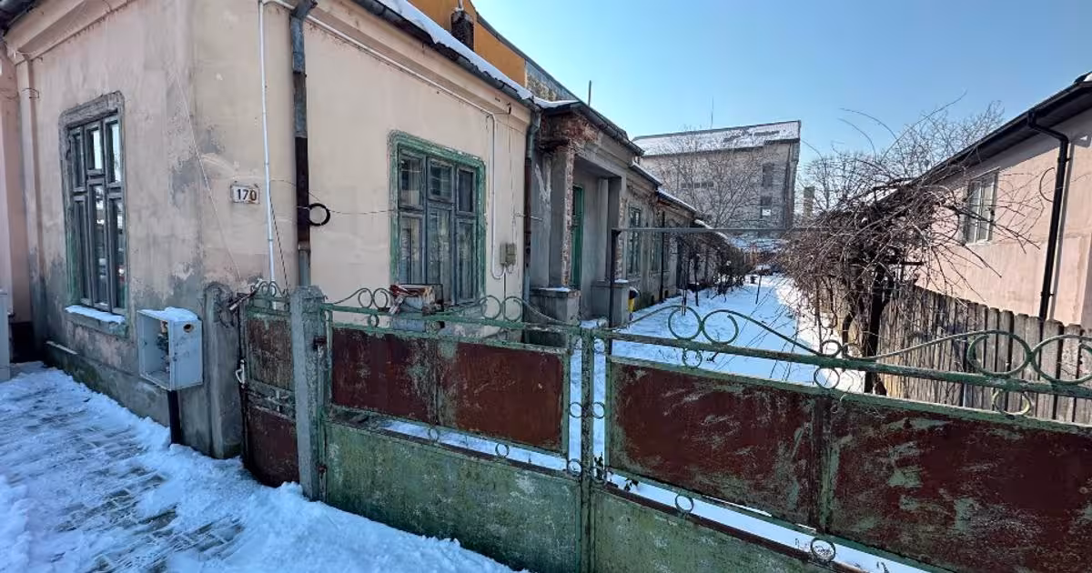 Casă individuală 130 mp cu 4 camere în zona Centrul Vechi, Călărași