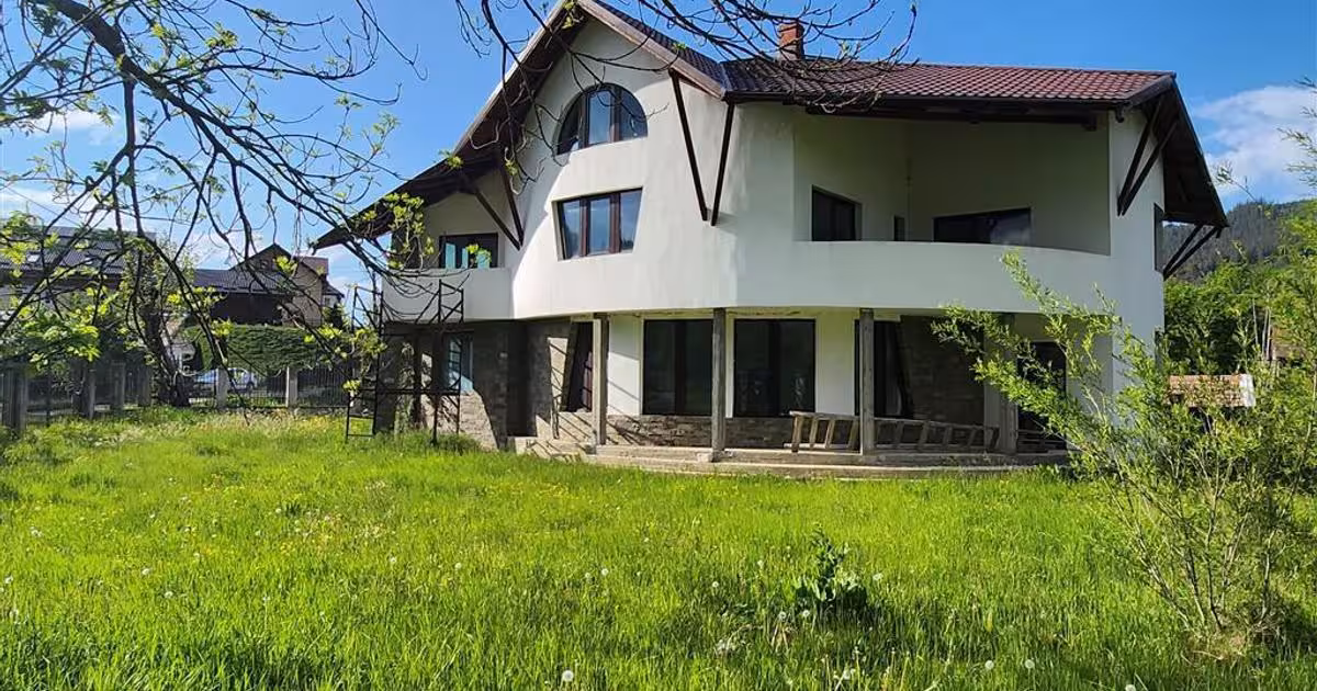 Casă individuală cu 6 camere în zona Nord-Est, Câmpulung Moldovenesc
