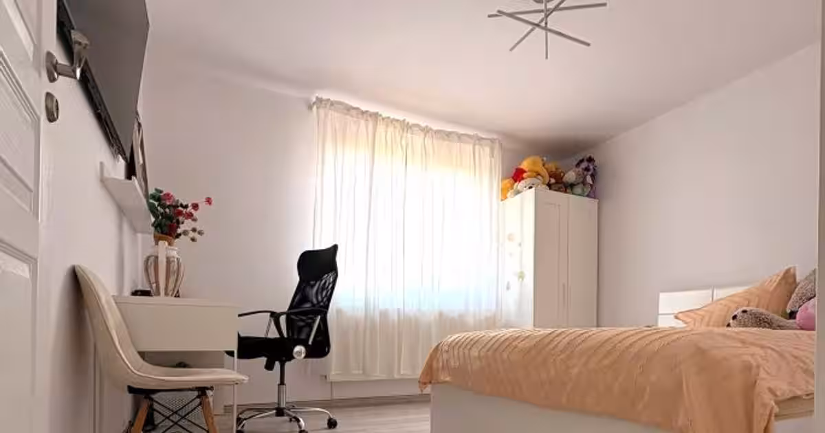 Casă modernă 198 mp, mobilată, panouri solare, teren 490 mp – Cârcea