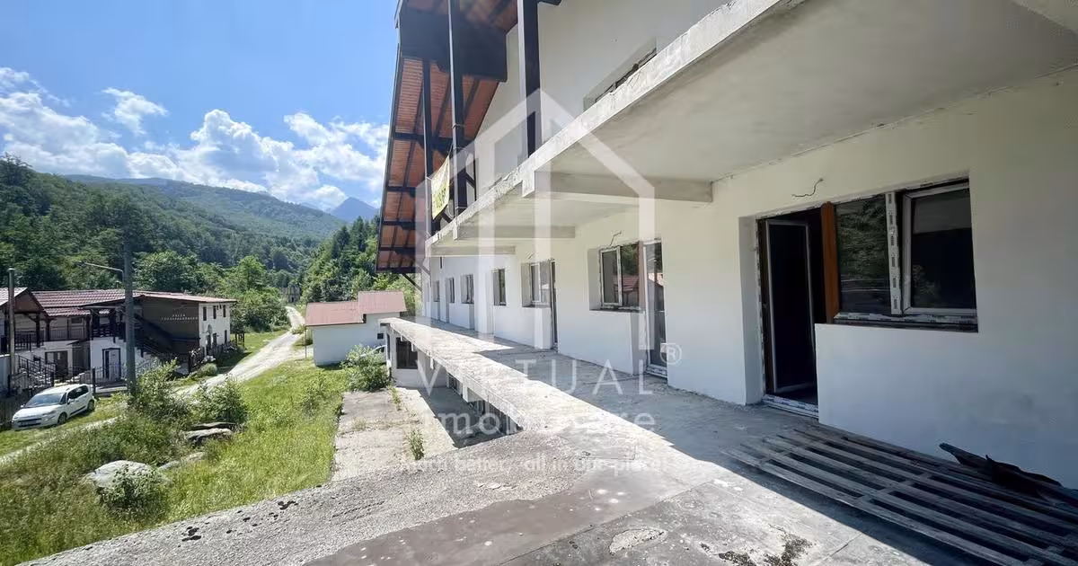 Casă individuală cu 36 camere în Cârțișoara