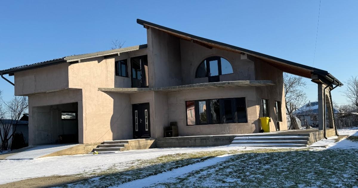 Casă individuală 200 mp cu 5 camere în Ciochina