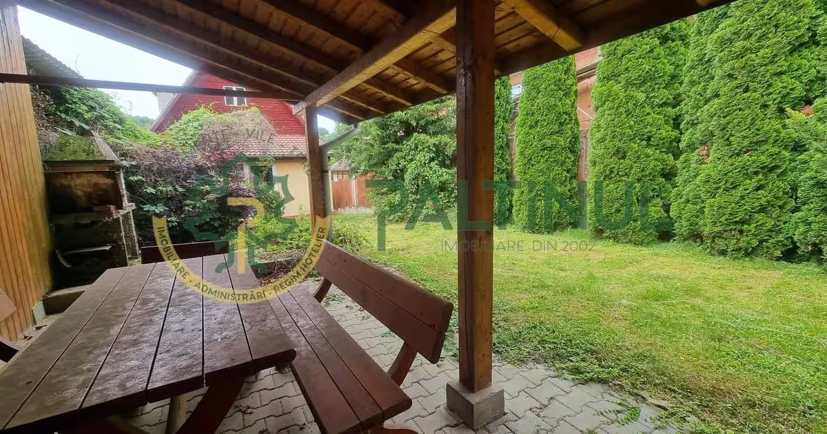 Casă individuală cu 9 camere în Cisnădioara