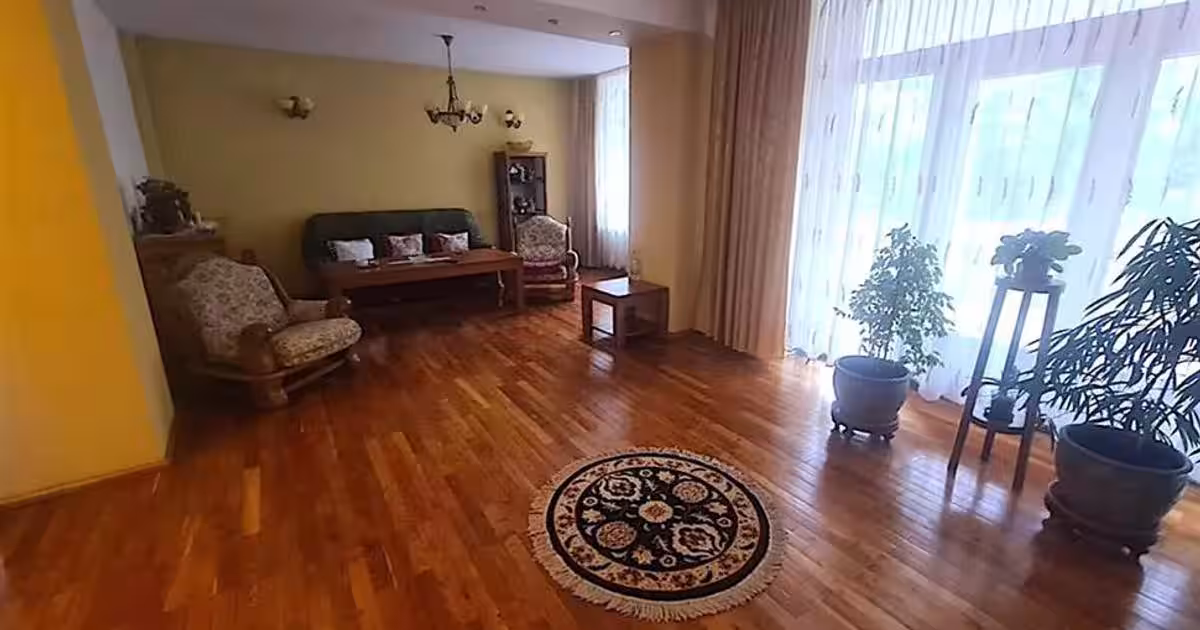 Casă individuală 350 mp cu 7 camere în Cornu