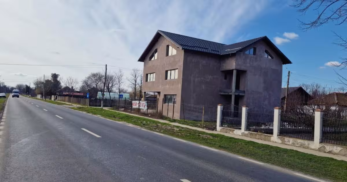 Casă individuală 250 mp cu 5 camere în Coslogeni